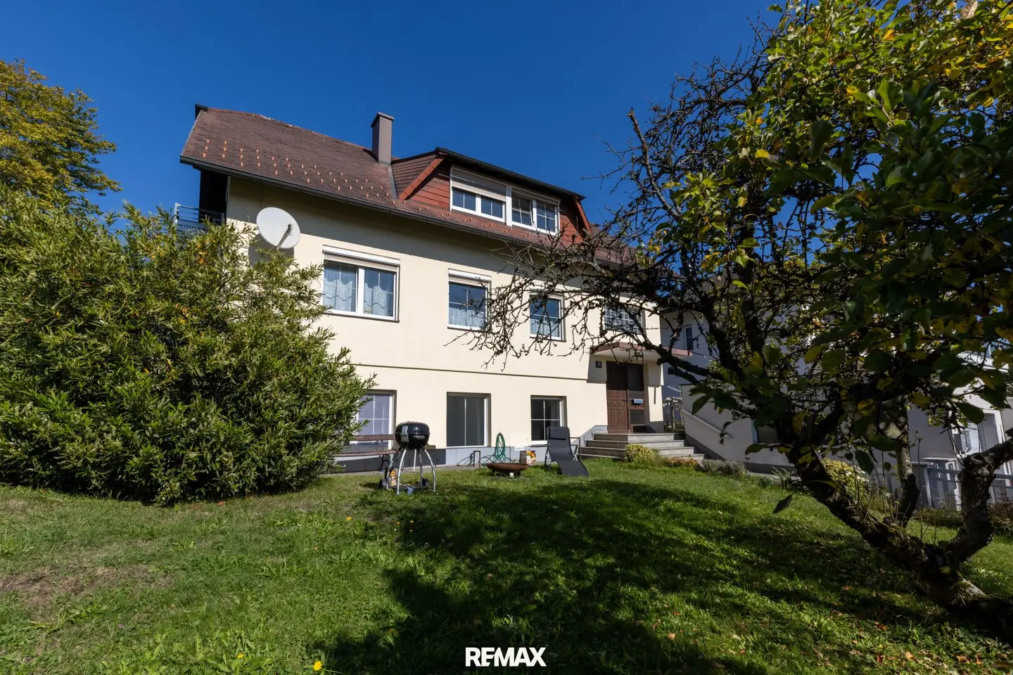 Anlegerobjekt: ruhig gelegenes Stadthaus mit 3 Mietwohnungen und schönem Garten am Froschberg