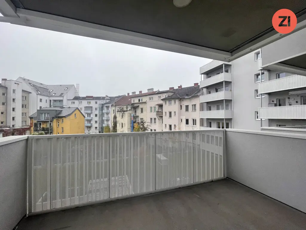 Neuwertige Wohnung mit Balkon zur Innenhofseite