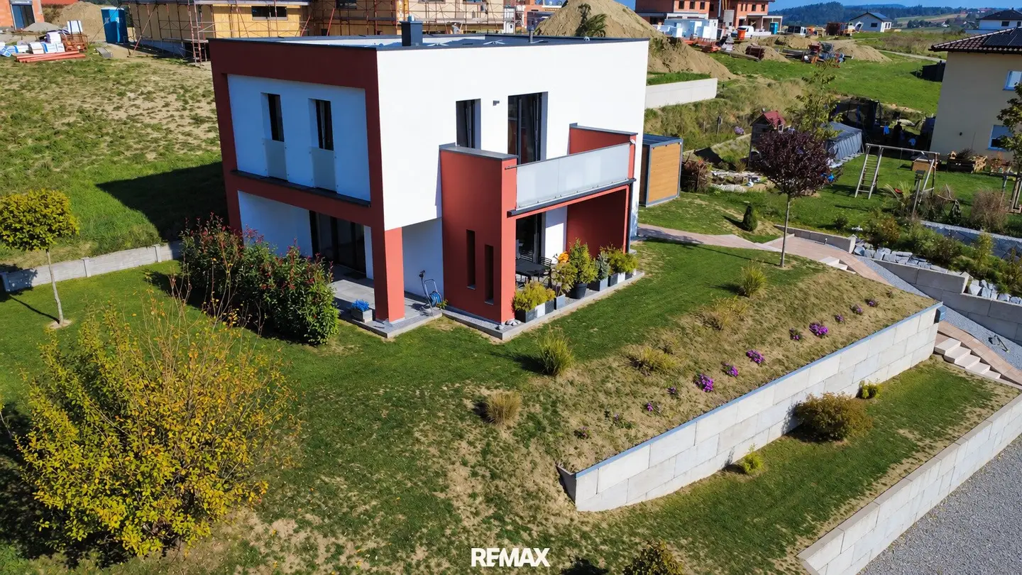 ***OPEN HOUSE Freitag, 6. November 2026 von 13 - 15 Uhr*** Traumhafte Aussicht trifft auf modernen Wohnkomfort!