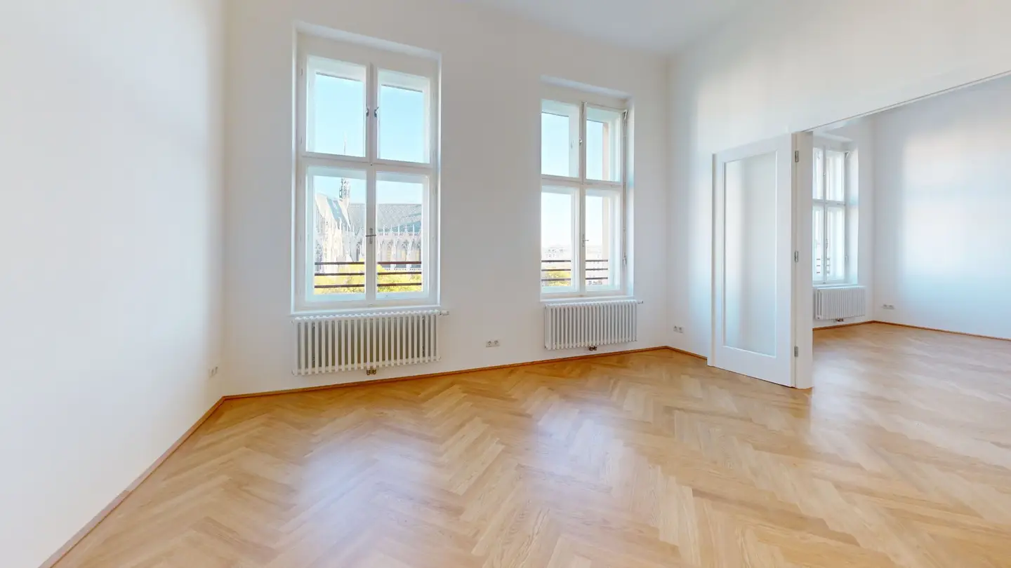 Erstbezug nach stilvoller Sanierung – 4-Zimmer-Altbau mit Blick auf die Votivkirche