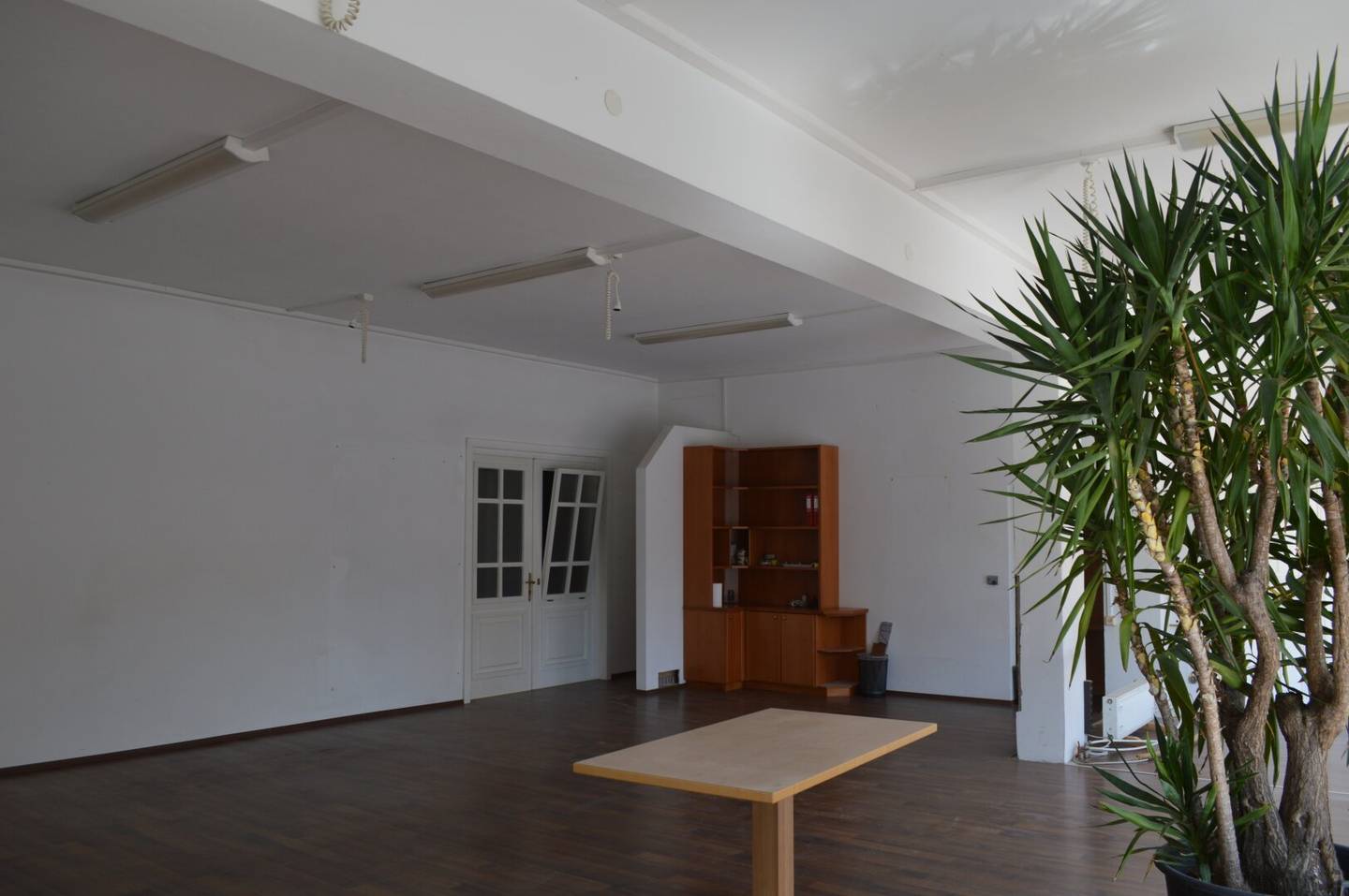 Centrally located retail premises with 104 m² area in Wilhelmsburg, ideal for retail, subsidized rent