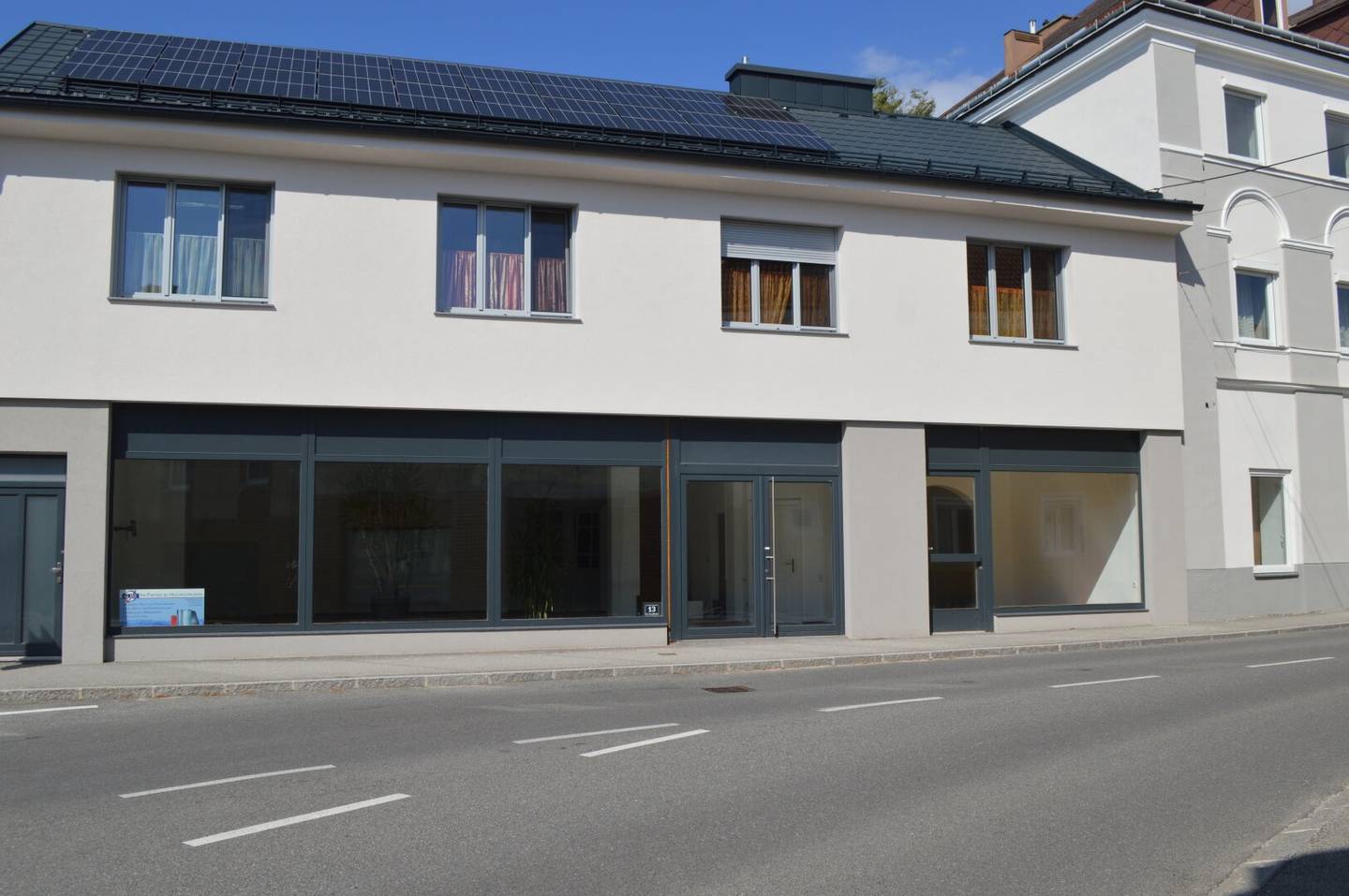 Centrally located retail premises with 104 m² area in Wilhelmsburg, ideal for retail, subsidized rent
