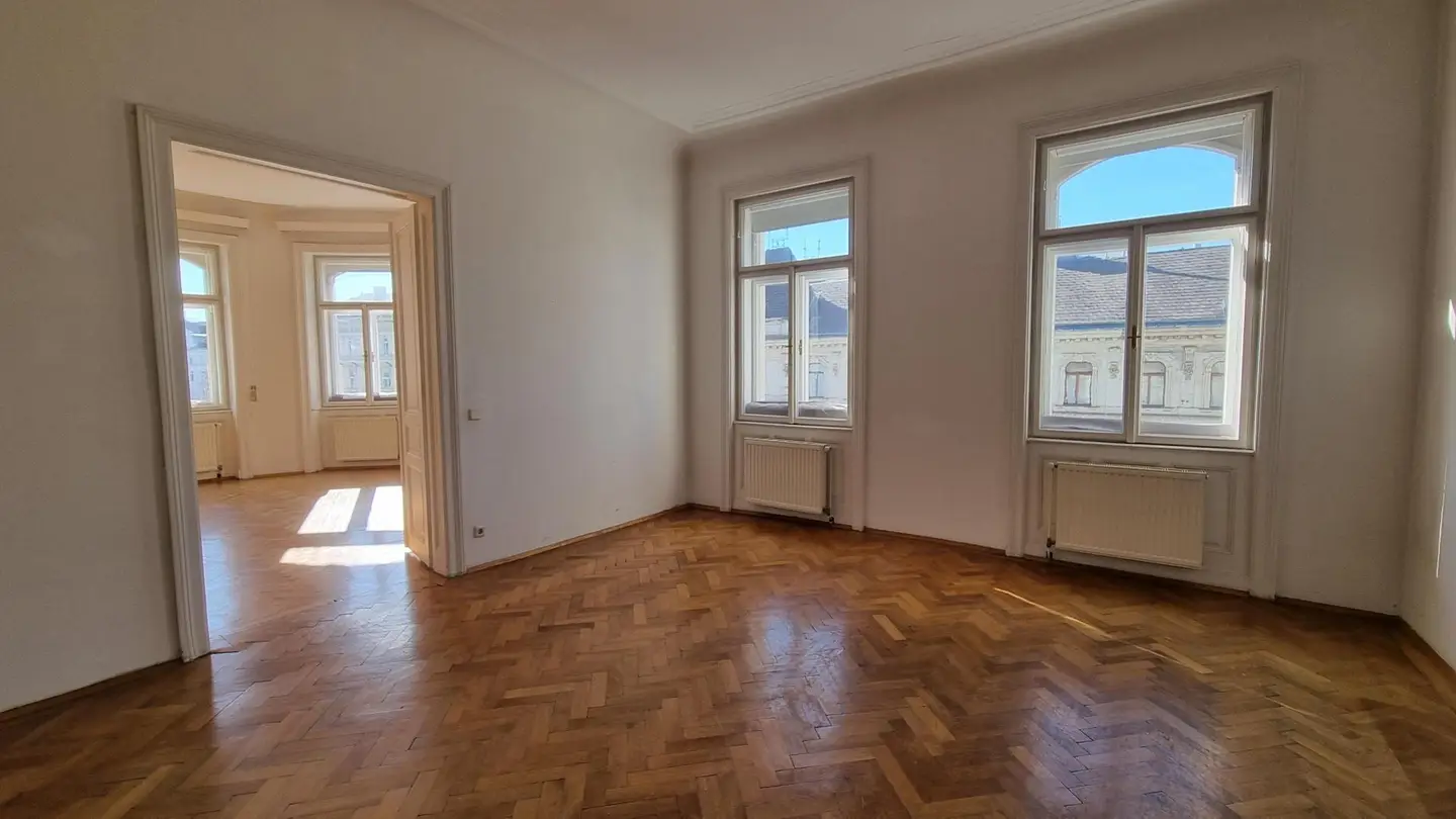 Helle Altbau Dachgeschosswohnung nahe Nussdorferstraße
