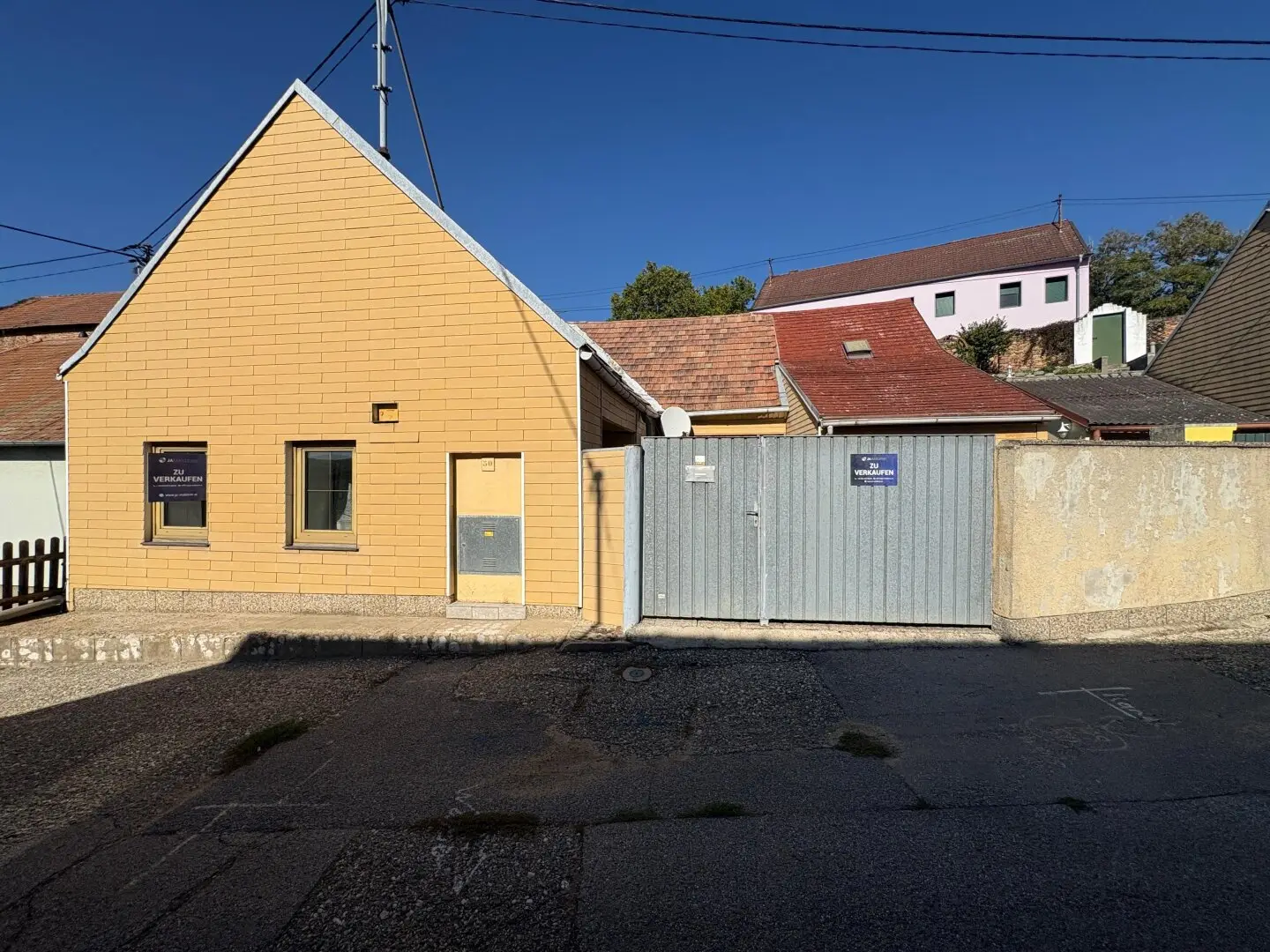 Ansicht Straße (inkl. Einfahrt)