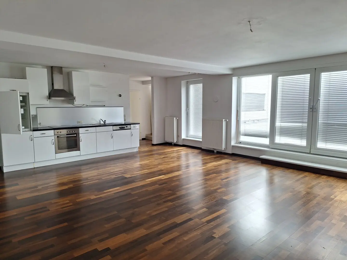 großzügige 2-Zimmer-Mietwohnung mit Einbauküche