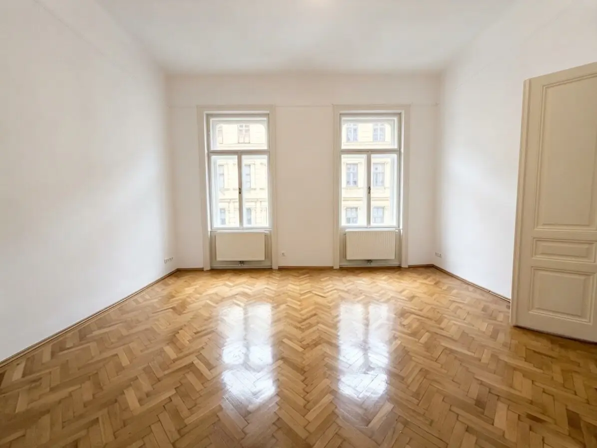 99 m² period apartment with generous rooms in 1060 Vienna