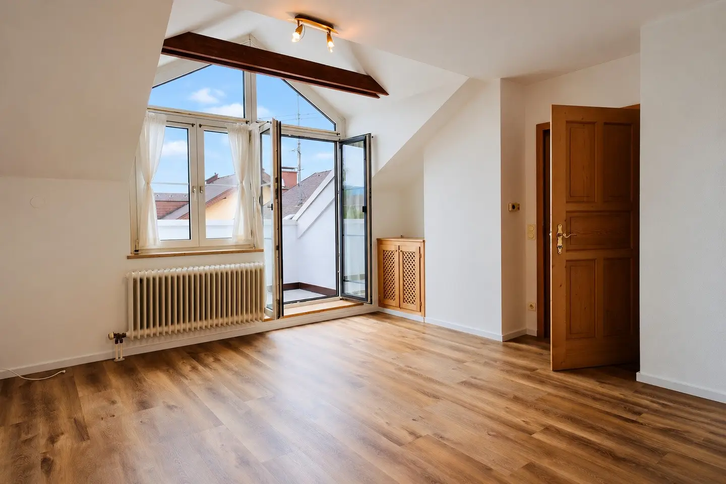 Small but WOW – 2-room apartment with loggia near Leopoldskroner Weiher!