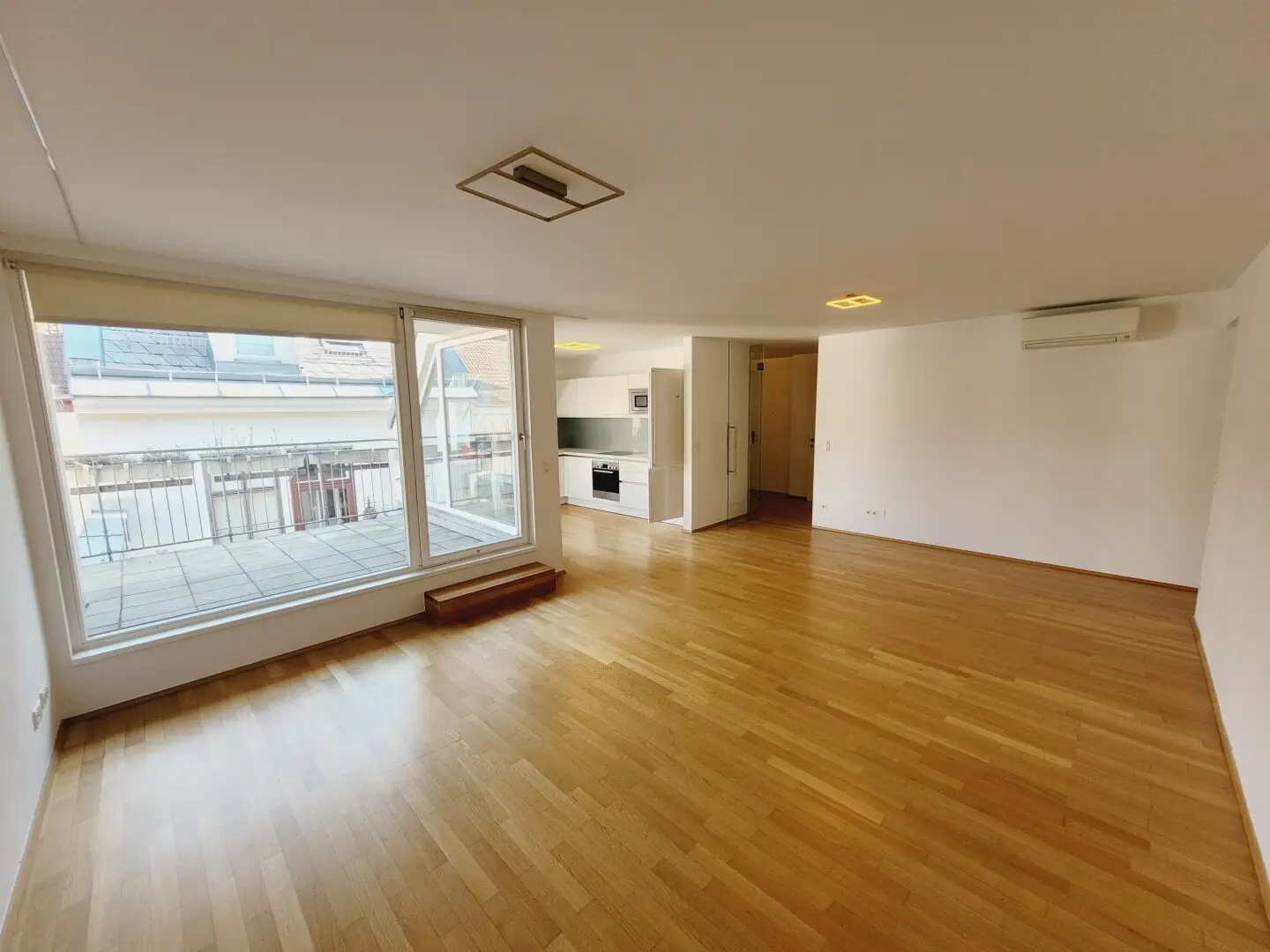 Gumpendorfer Straße: geräumige 4-Zimmer Dachgeschoßwohnung mit Terrassen