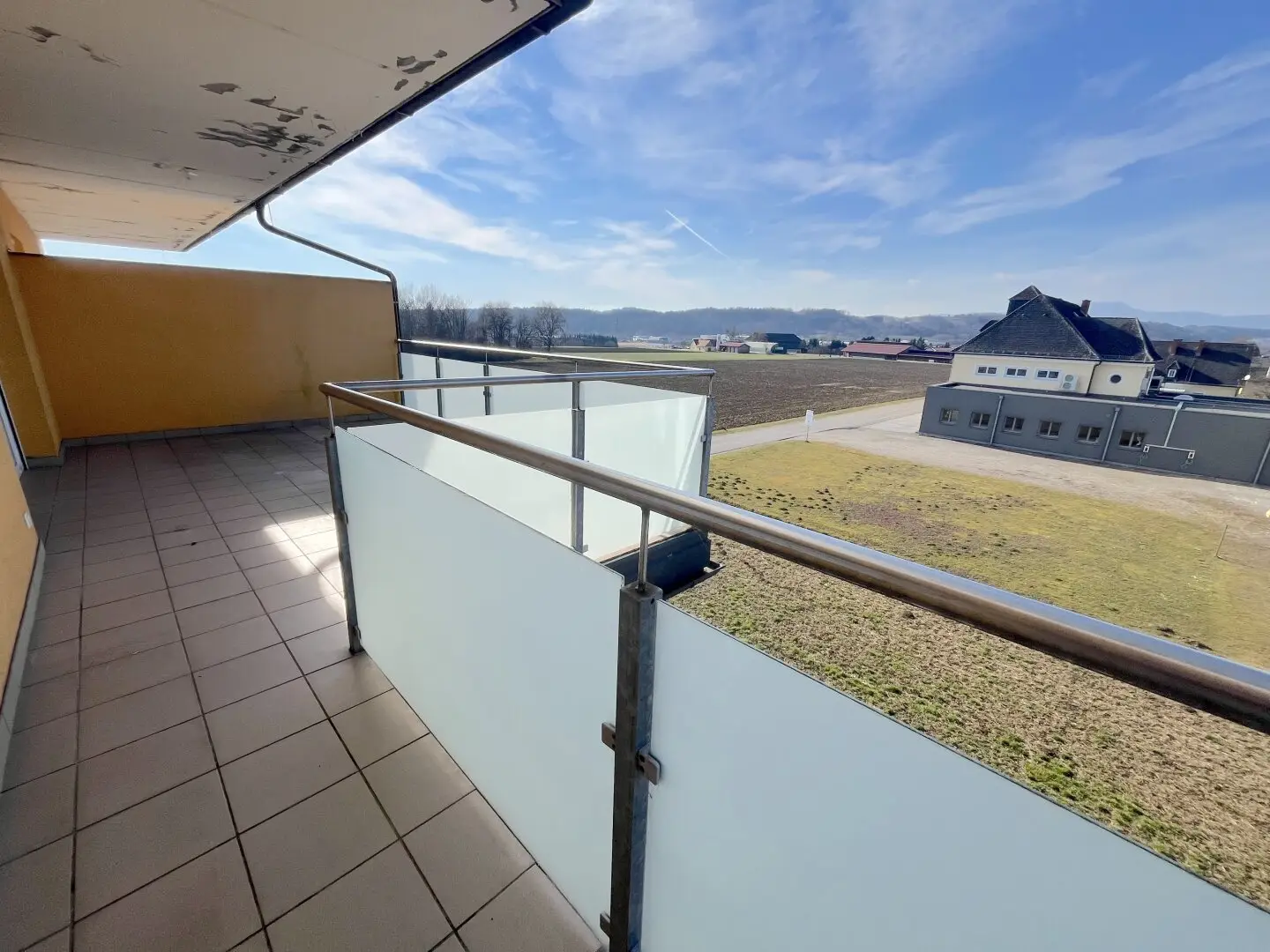 Große 3-Zimmer-Whg mit Terrasse