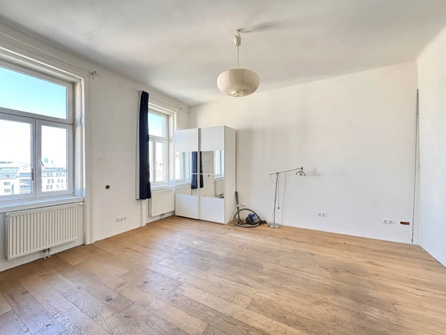 SANIERUNGSBEDÜRFTIGE 2-ZIMMER-WOHNUNG IM STILALTBAU NÄHE BOTANISCHER GARTEN