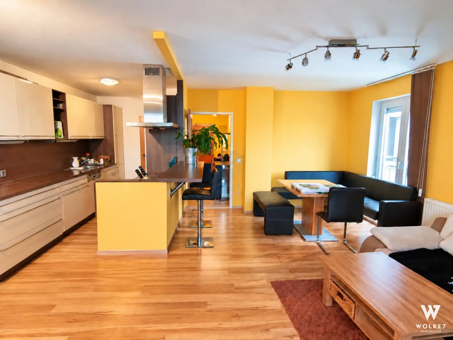 Space for home office and family life | 3 rooms including 9 m² loggia and elevator