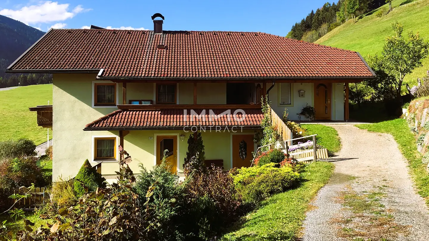 Gemeinsam leben, eigenständig wohnen: Wohnhaus mit zwei Einheiten