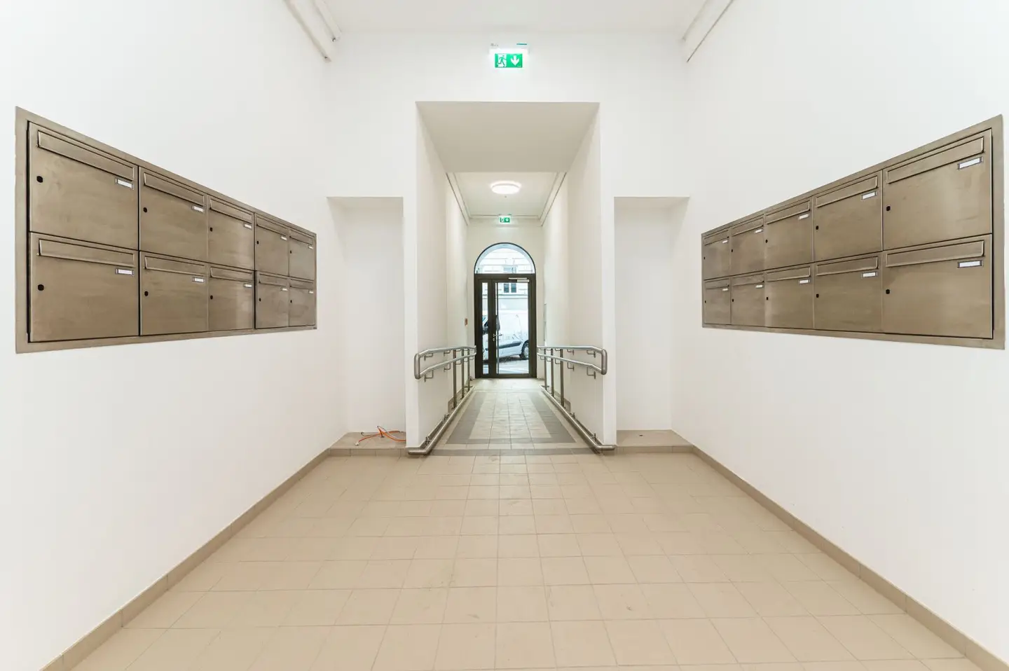 Neuwertige AltbauWohnung mit Balkon