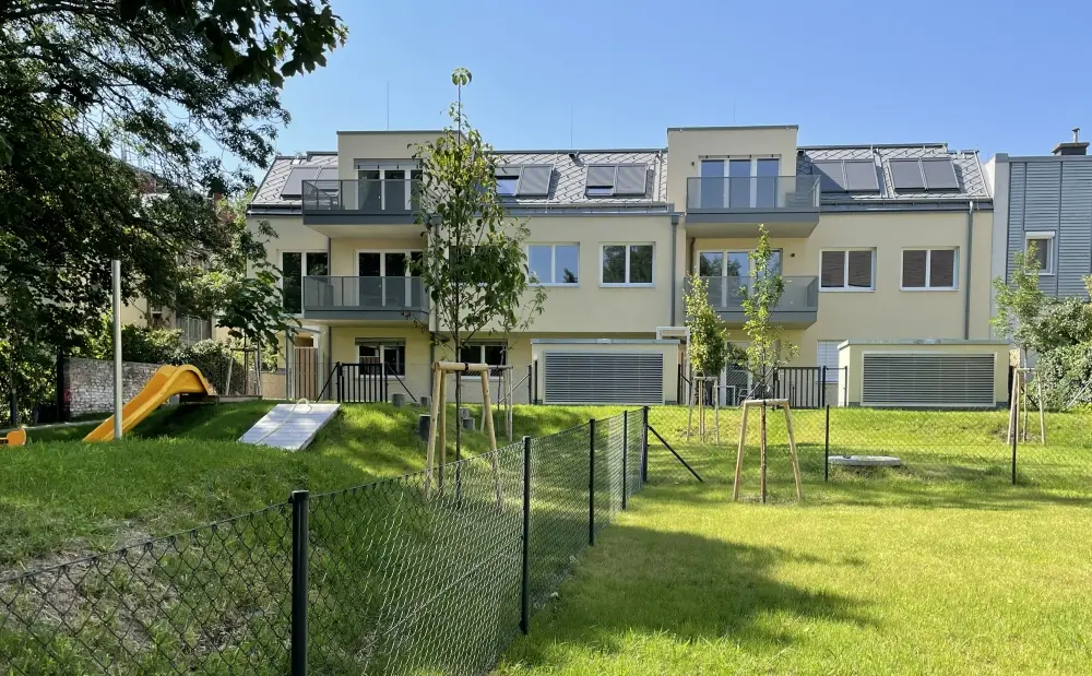 Dachgeschosswohnung with balcony and green view sustainably equipped
