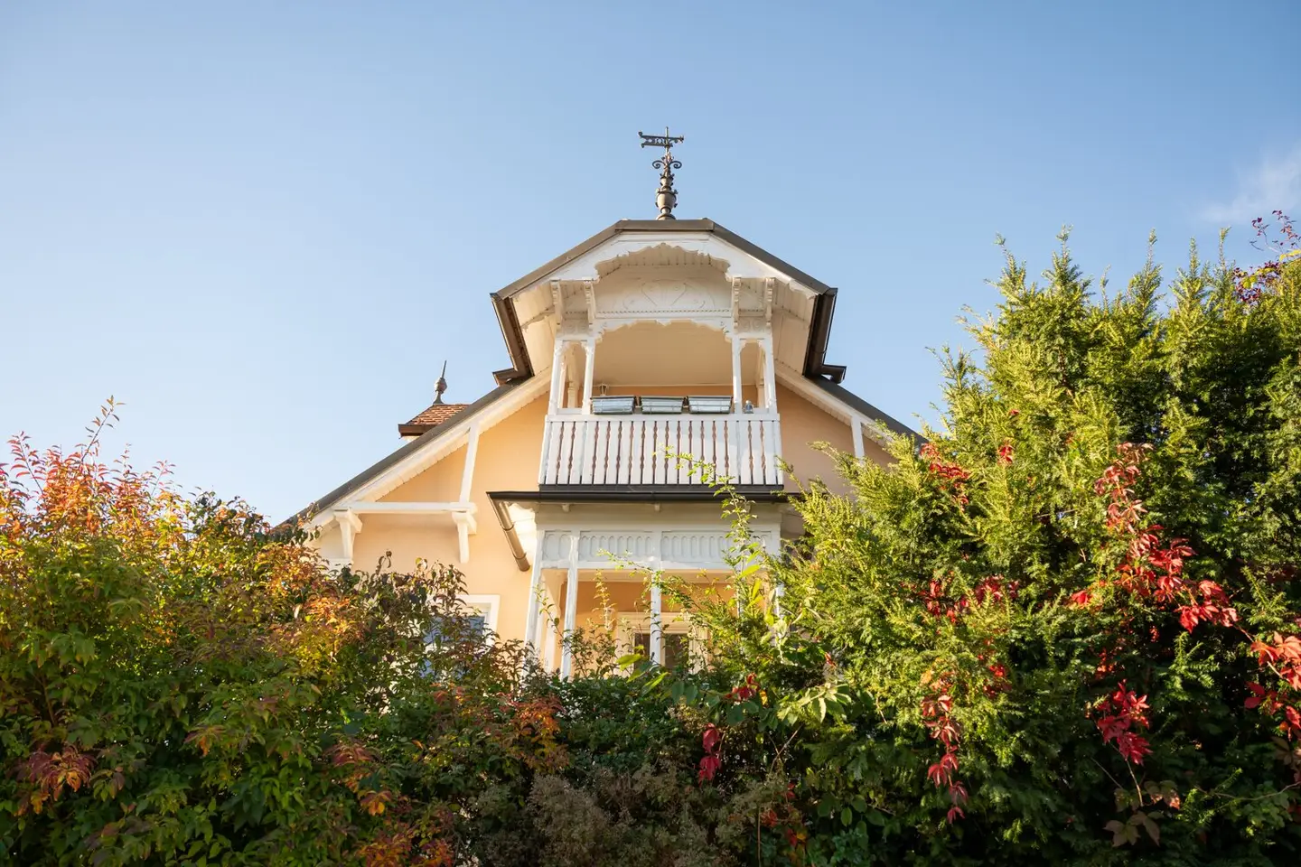 SCHMUCKSTÜCK: Historischer Charme trifft moderne Energieeffizienz - mit Naturpool und Garage