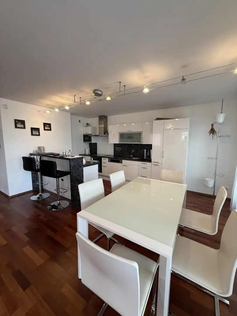 Moderne 3-Zi Wohnung mit Loggia, Stellplatz, Pool & Sauna im 10. Bezirk Wien!