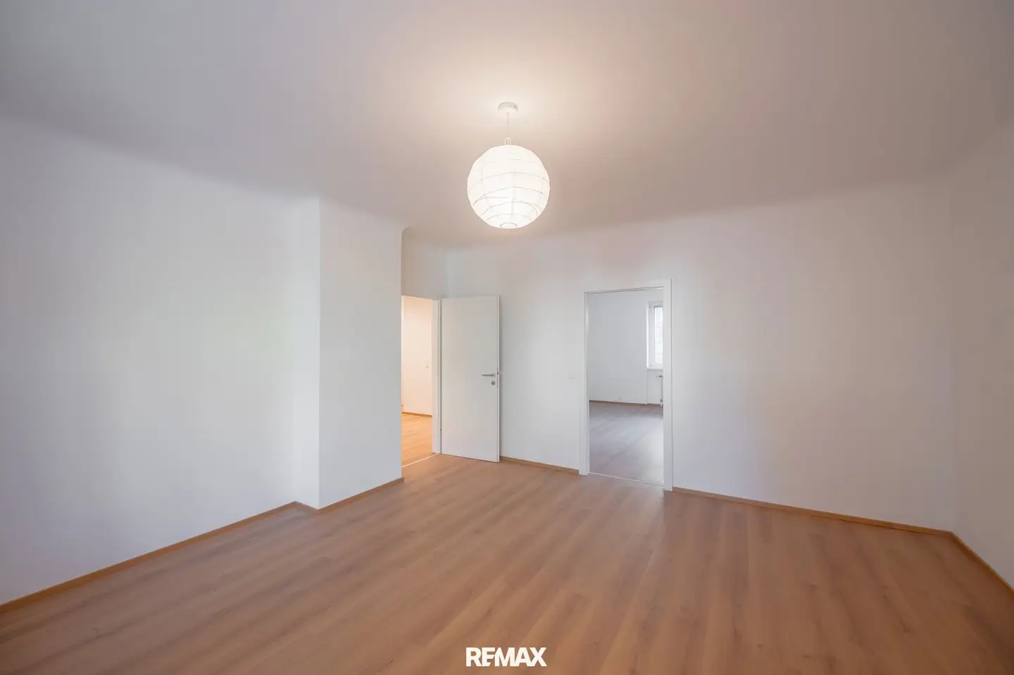 Modernly renovated | Very bright | Including car parking space