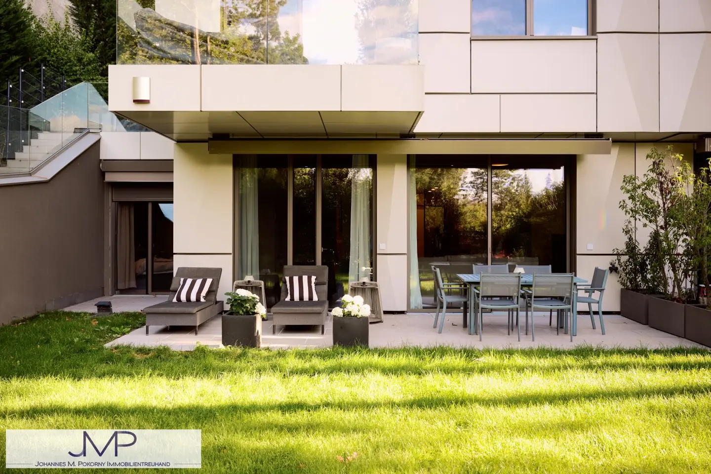 Modern 3-room apartment with private garden and large outdoor pool