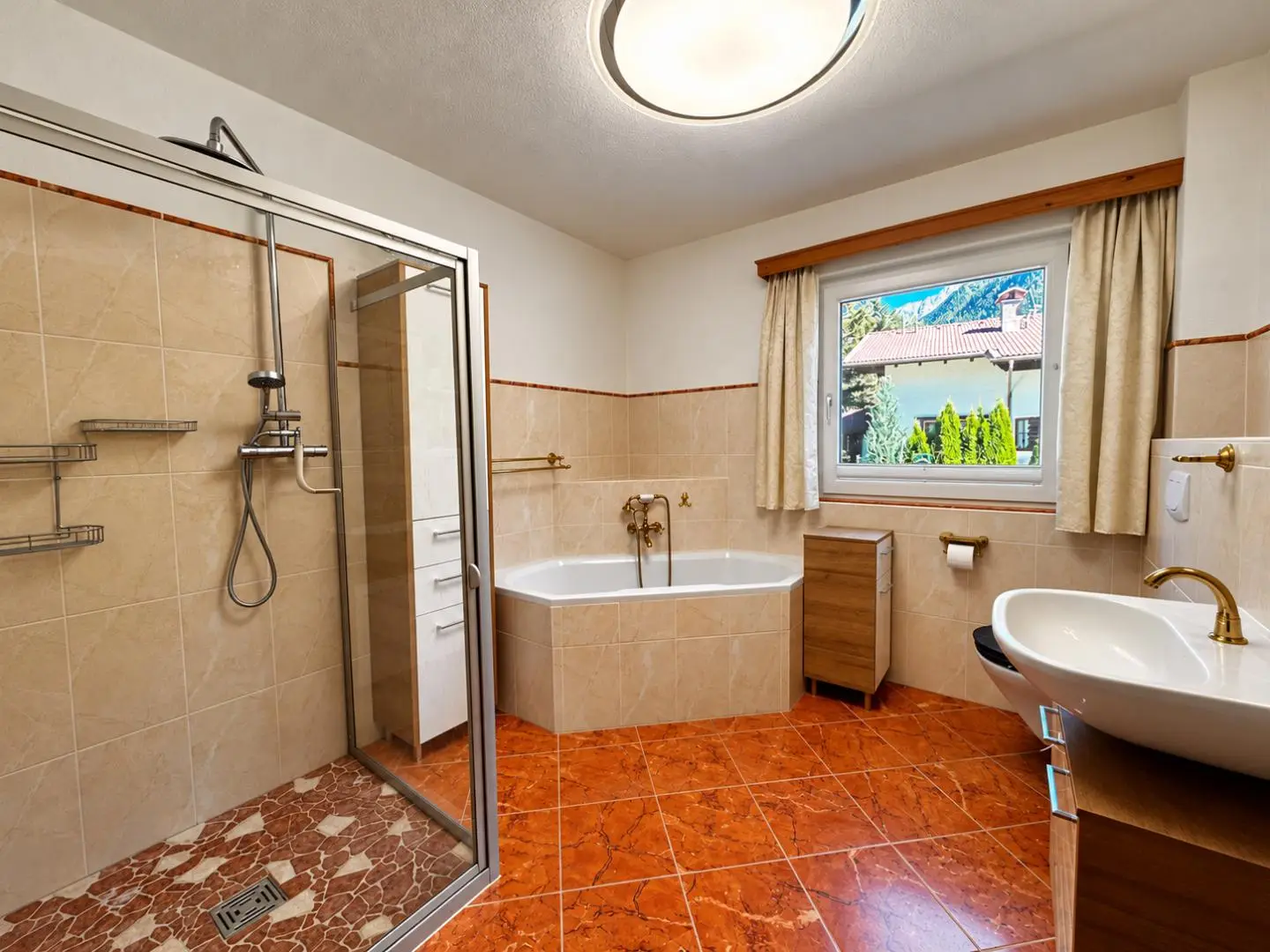 Dusche oder Badewanne: Hier gibts beides.