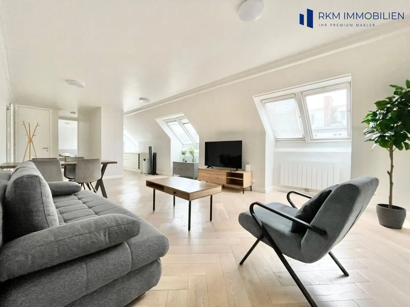 Moderne 2-Zi-DG-Wohnung 74m² nähe Karlsplatz