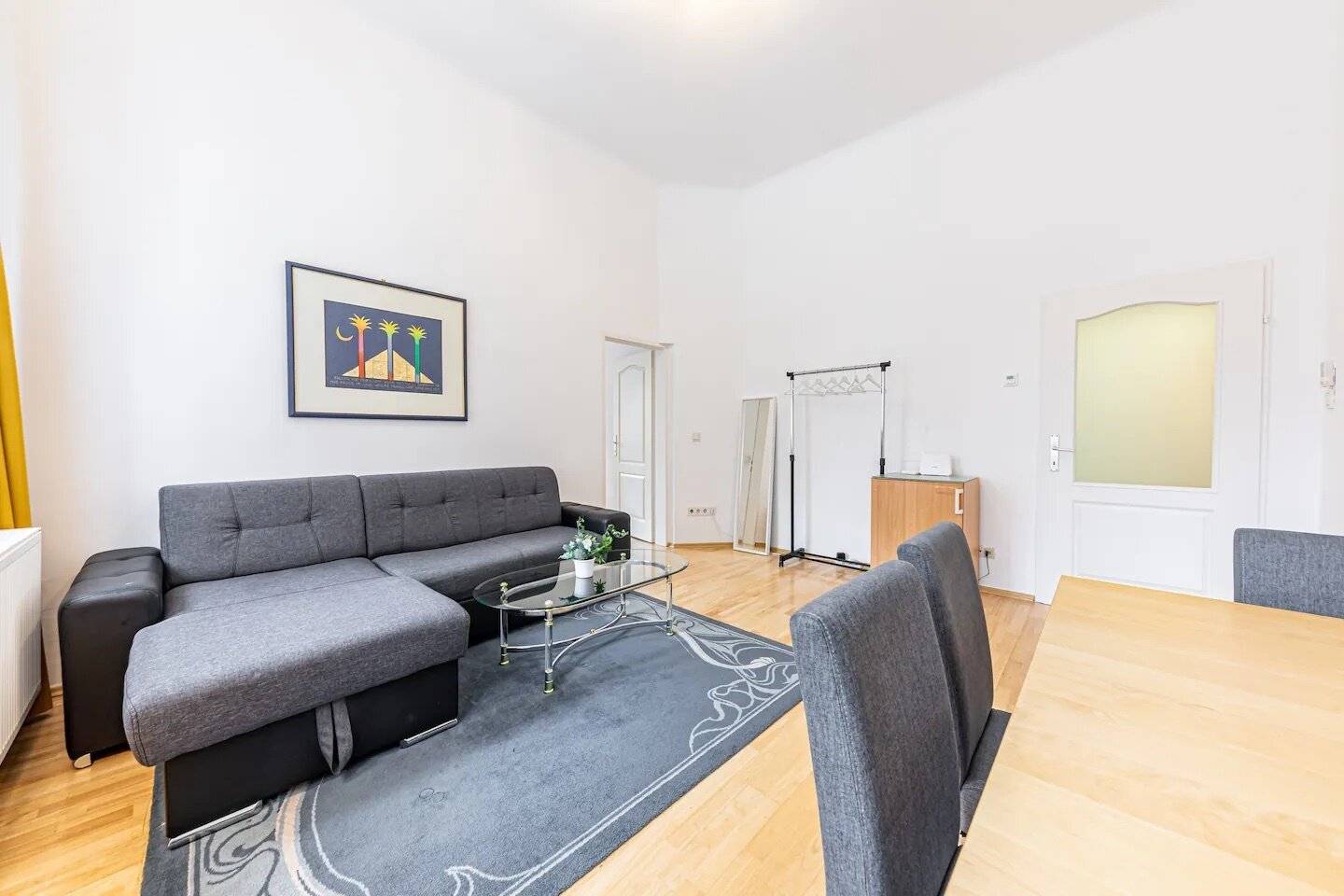 Bright, Renovated 2 room Apartment Near U3-Sons? wait no keep exact wording?
