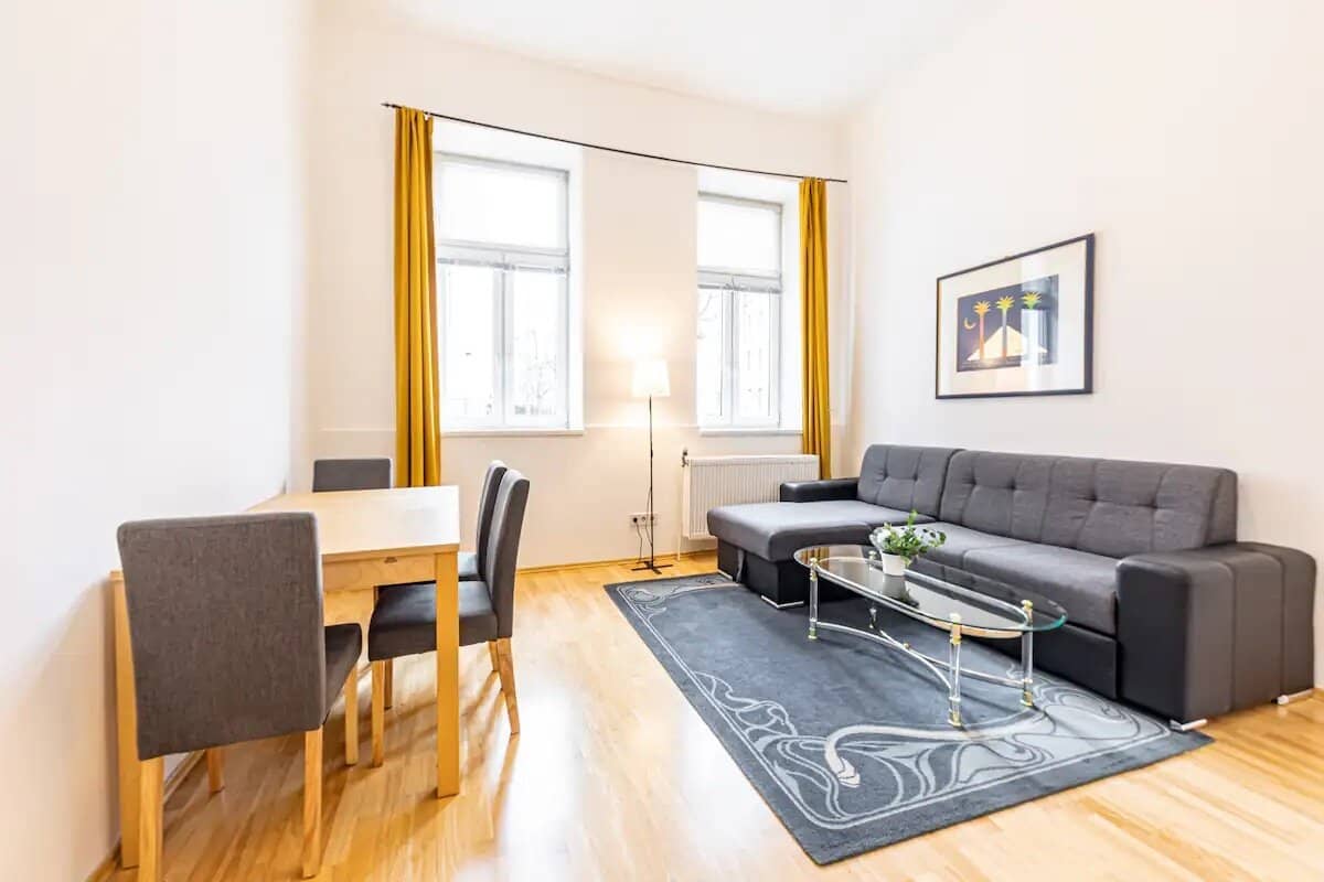 Bright, Renovated 2 room Apartment Near U3-Sons? wait no keep exact wording?