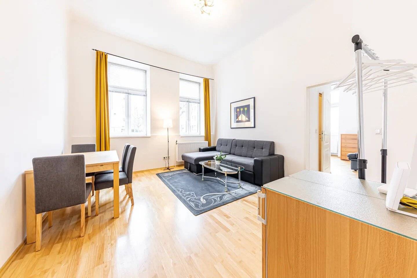 Bright, Renovated 2 room Apartment Near U3-Sons? wait no keep exact wording?