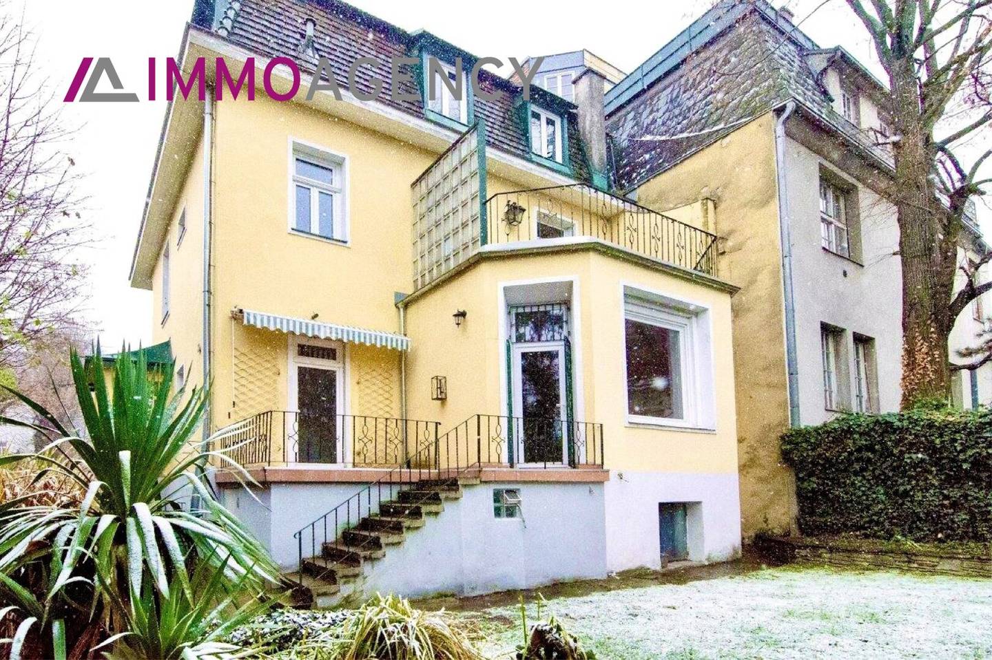 Majestic turn of the century villa in Hietzinger Nobellage that is unchanged in the German title or proper names? No, the title is translated faithfully and without embellishment, preserving place names like Hietzinger Nobellage and Unter St. Veit as appropriate.