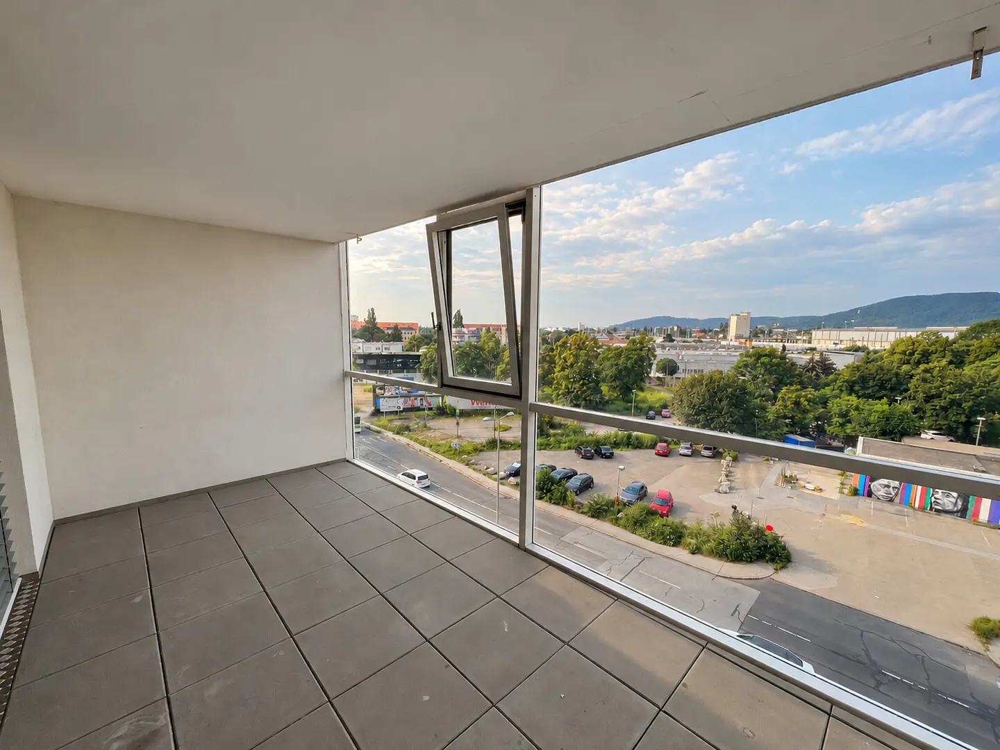 Modern apartment with loggia near main station