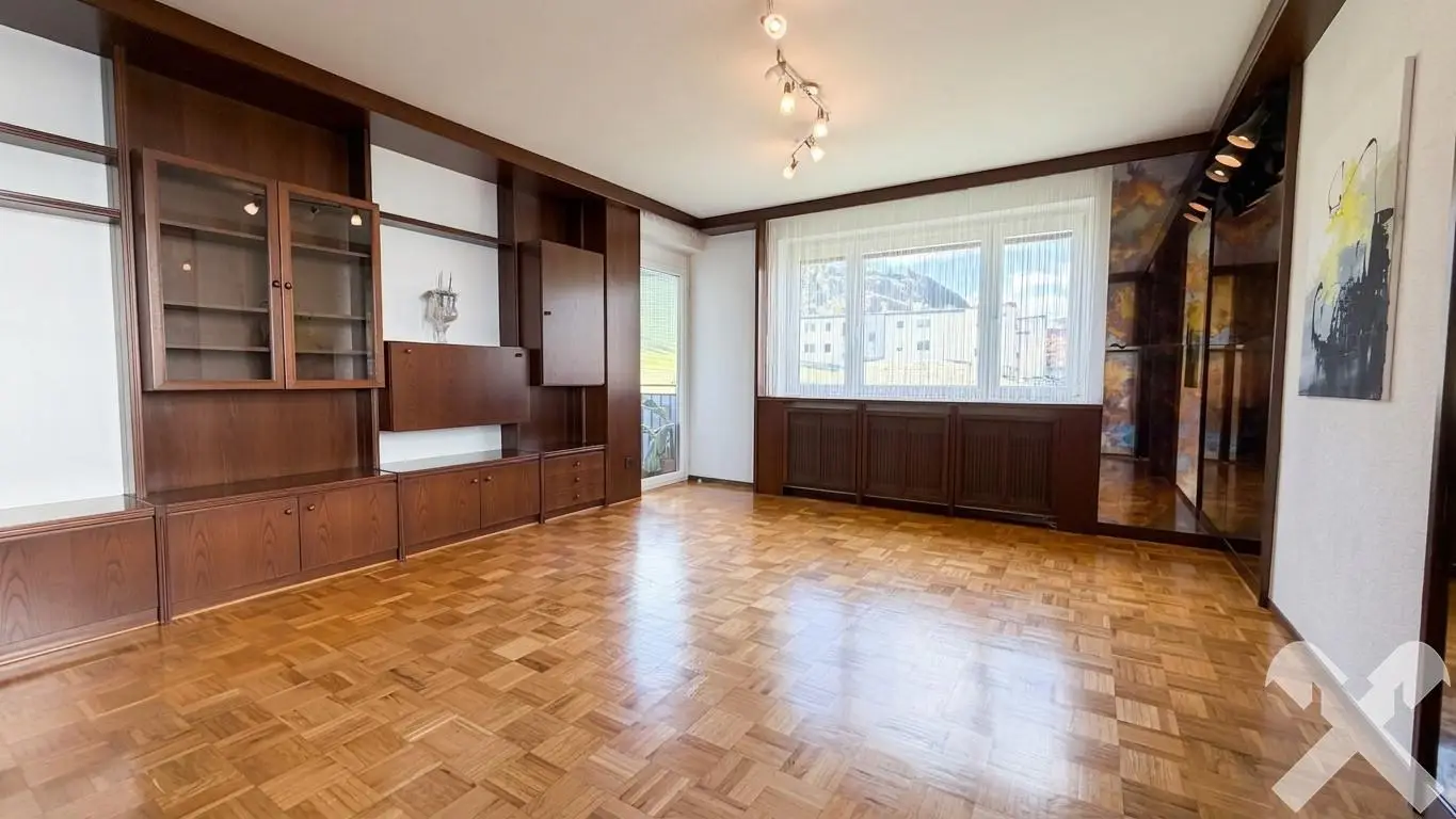 Helle Erdgeschosswohnung mit Garage und Loggia