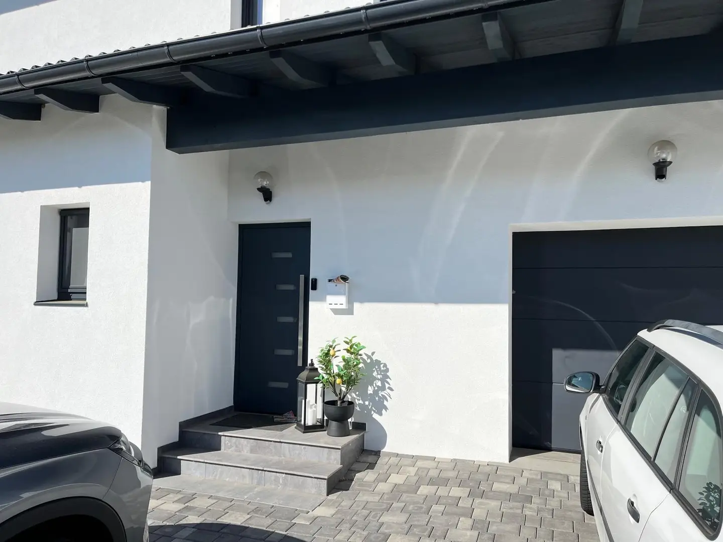 Neuwertige Familienwohnung mit Garten und sonniger Terrasse