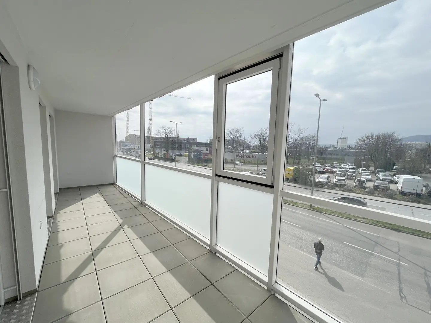 Modern apartment near Citypark with loggia