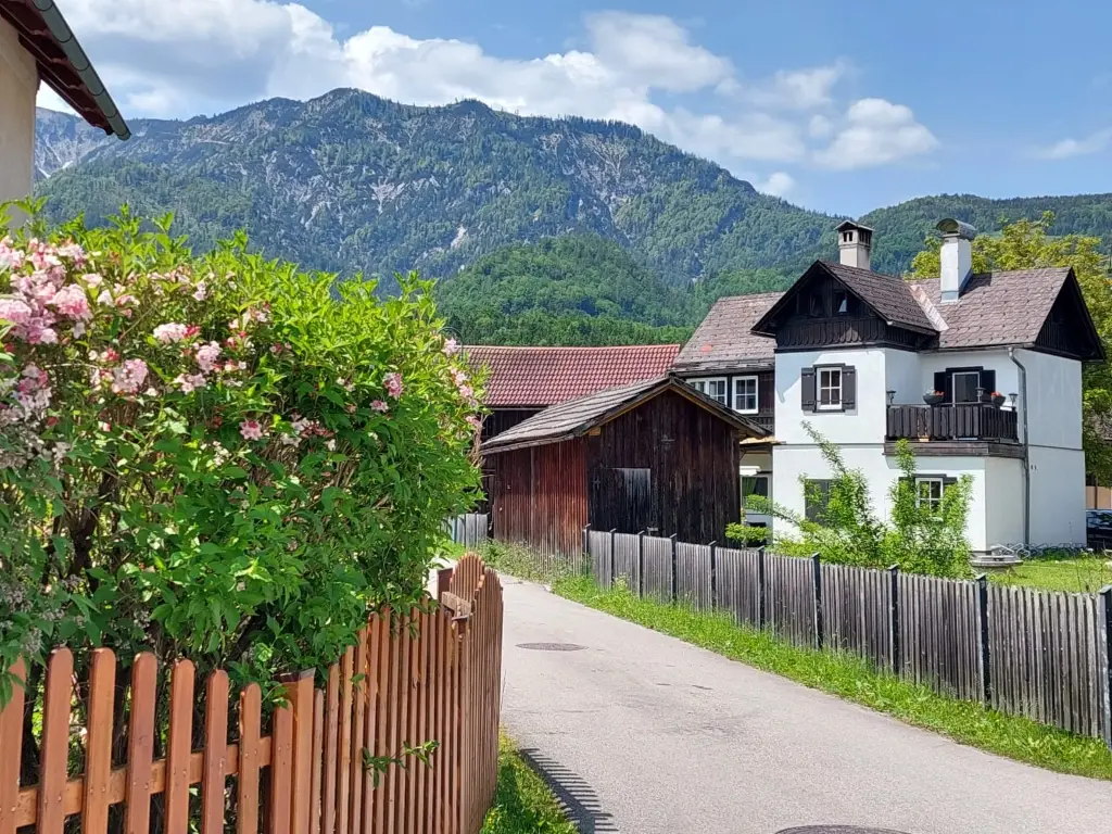 Liebevoll sanierte Altbauwohnung mit Wintergarten