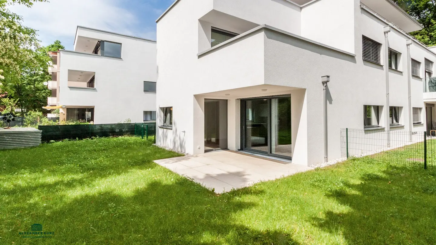 Modern 3-room apartment with terrace and garden