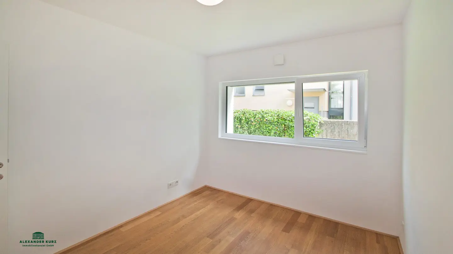 Moderne 3-Zimmer-Wohnung mit Terrasse und Garten - Immobilienkanzlei Alexander Kurz