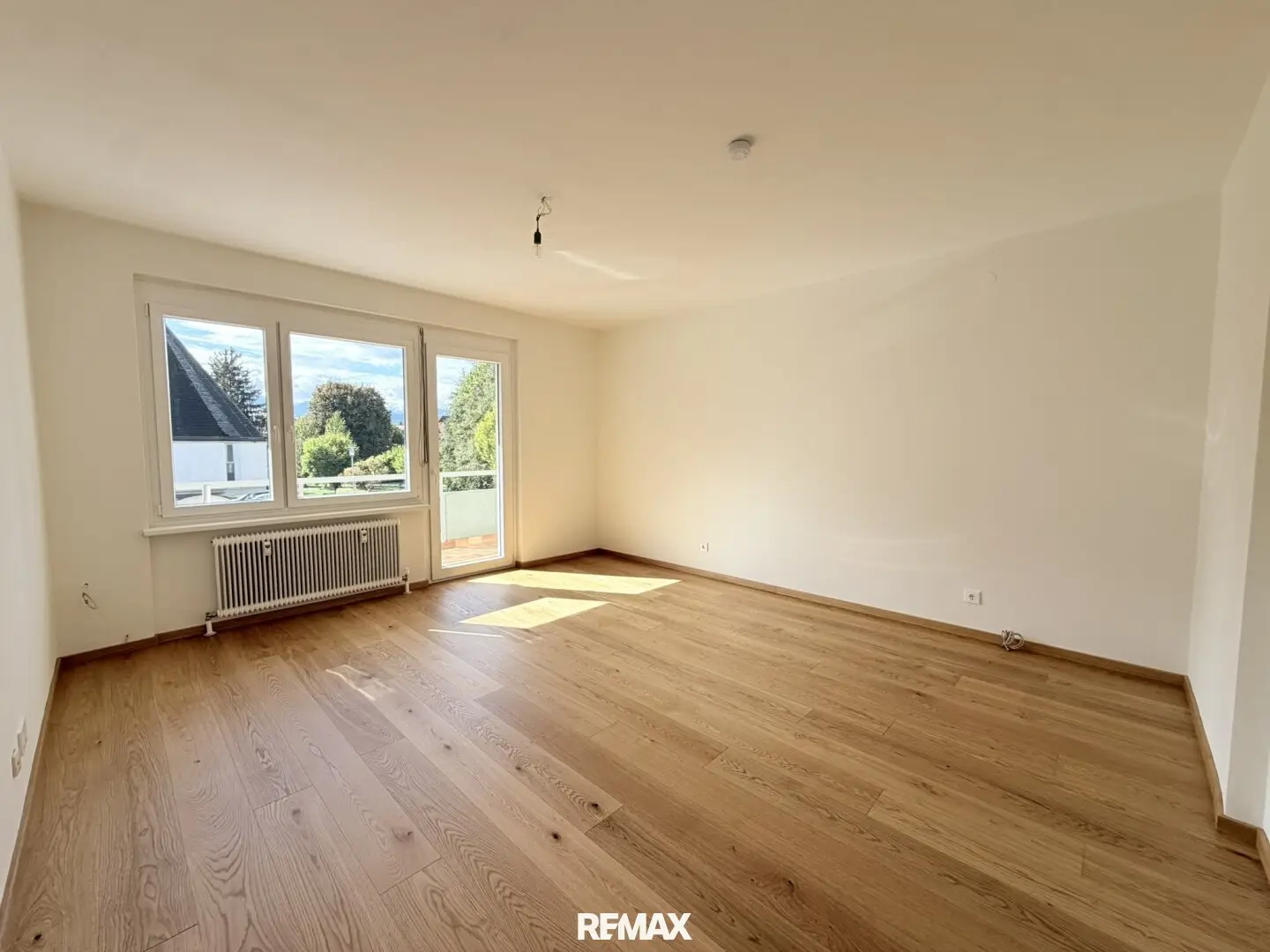 Top-Lage: Helle 4,5-Zimmer-Wohnung mit Loggia und Balkon am Fuße des Kreuzbergls