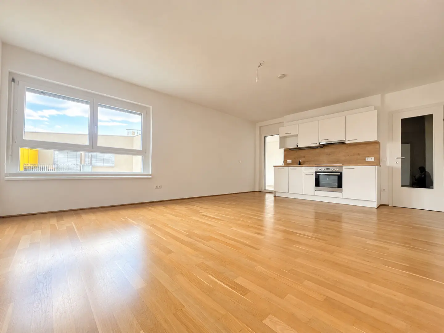 Moderne Wohnung mit Loggia und Aufzug