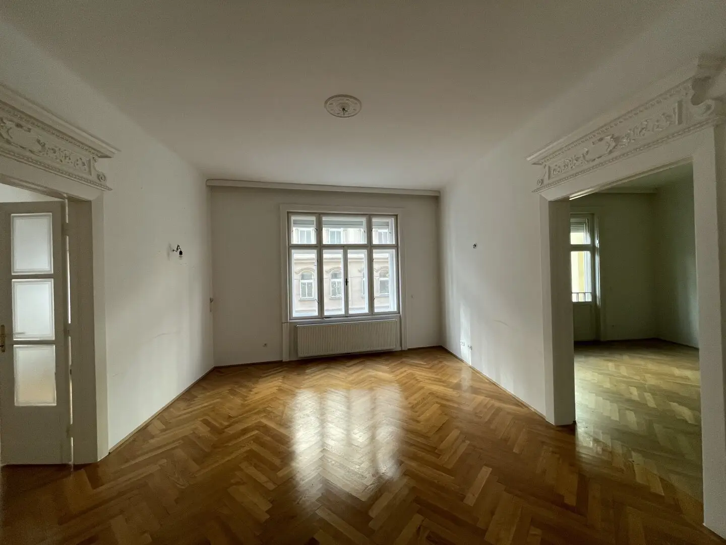 SANIERTE KLASSISCHE 4,5-ZIMMER-ALTBAU-WOHNUNG NÄHE WIEN-MITTE - BALKON!