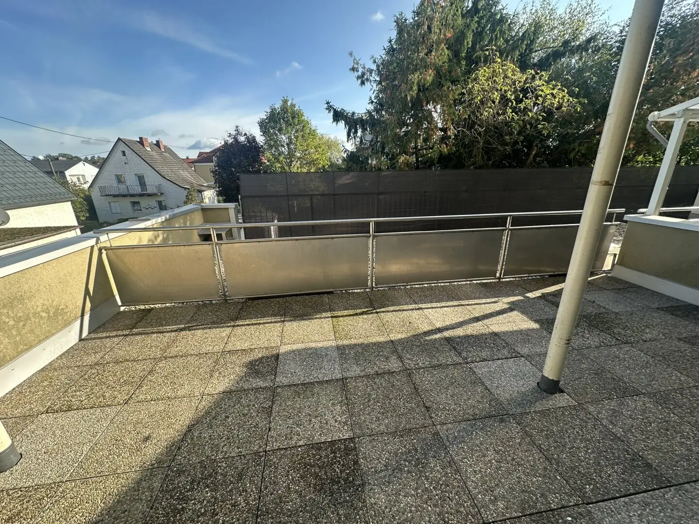 Cozy 2-room apartment with terrace in Traun, fitted kitchen, elevator, bathtub