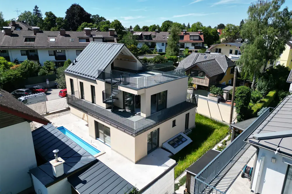 Lichtdurchflutete Dachgeschosswohnung nahe Leopoldskroner Weiher