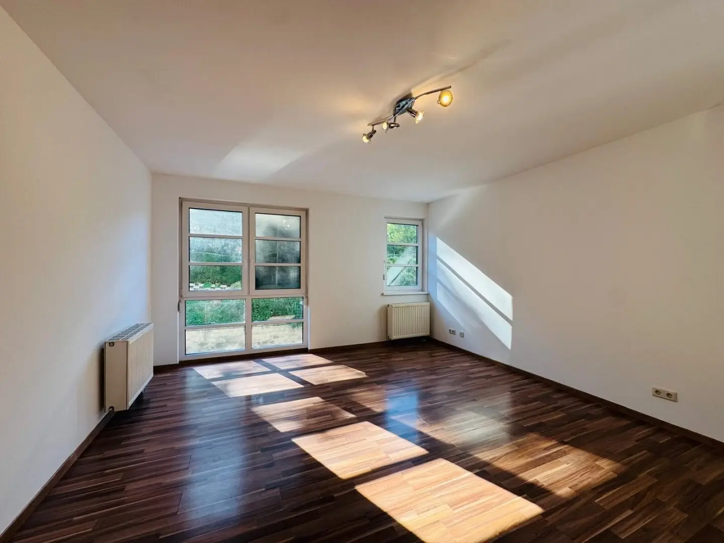 Well laid-out apartment for private buyers, investors or a practice