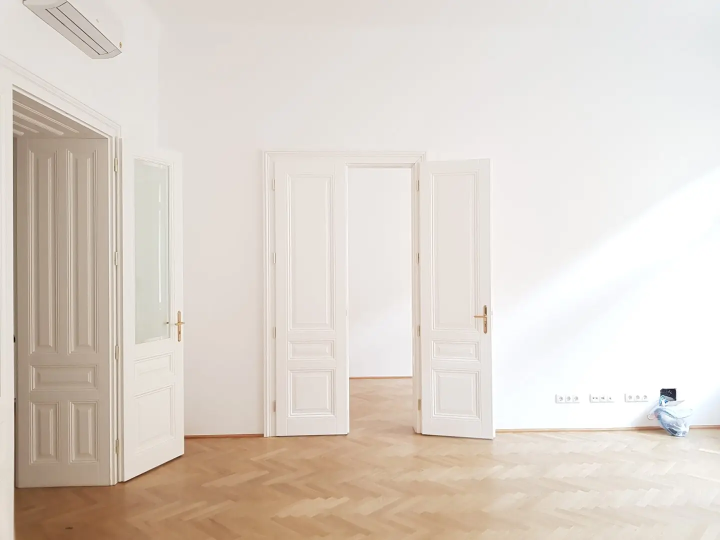 GENERALSANIERTER ALTBAU MIT TERRASSE NAHE SOFITEL - UNBEFRISTET - KLIMATISIERT - AUSGEZEICHNETE VERKEHRSANBINDUNG
