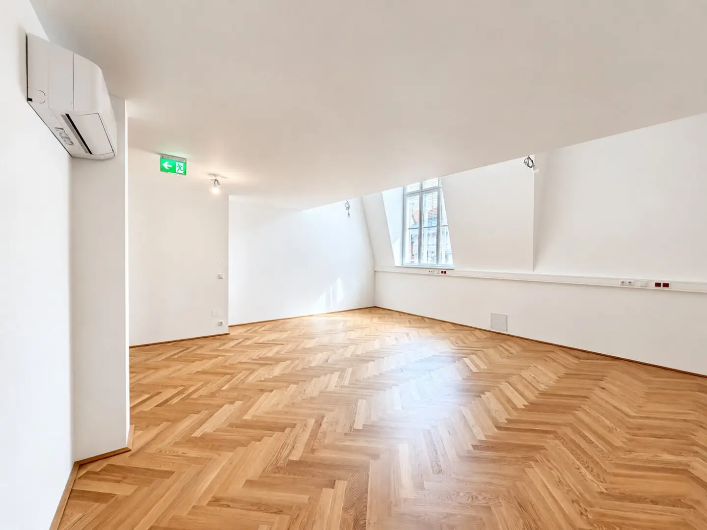 Exklusives Loftbüro mit großzügiger Galerie und hochwertiger Ausstattung in der Wiener Innenstadt
