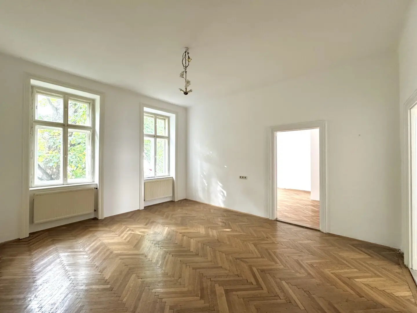 Direkt beim SCHUBERTPARK! Hofseitiger 2-Zimmer-Altbau im 2. Liftstock in attraktiver Wohnlage