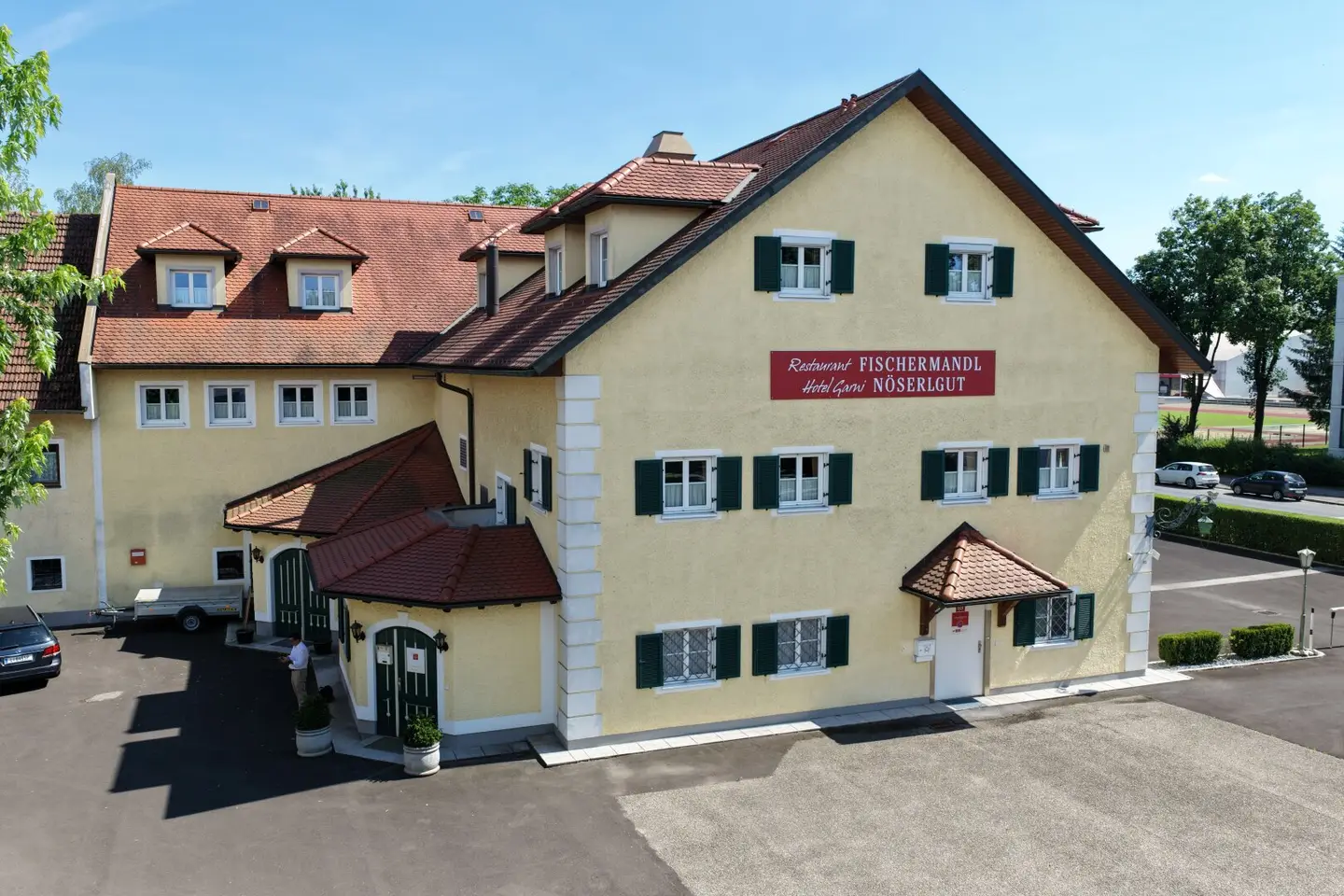 Lease of an established inn with 19 rooms for letting