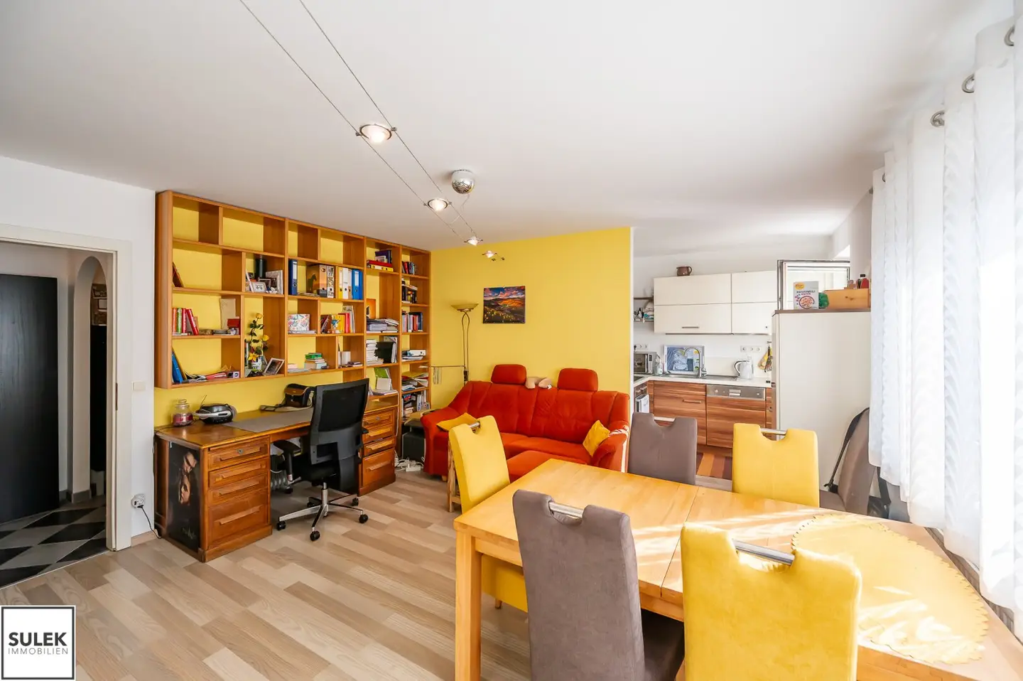 Near Jedlesee Aupark: charming 2 room apartment 49 m² with underground parking space