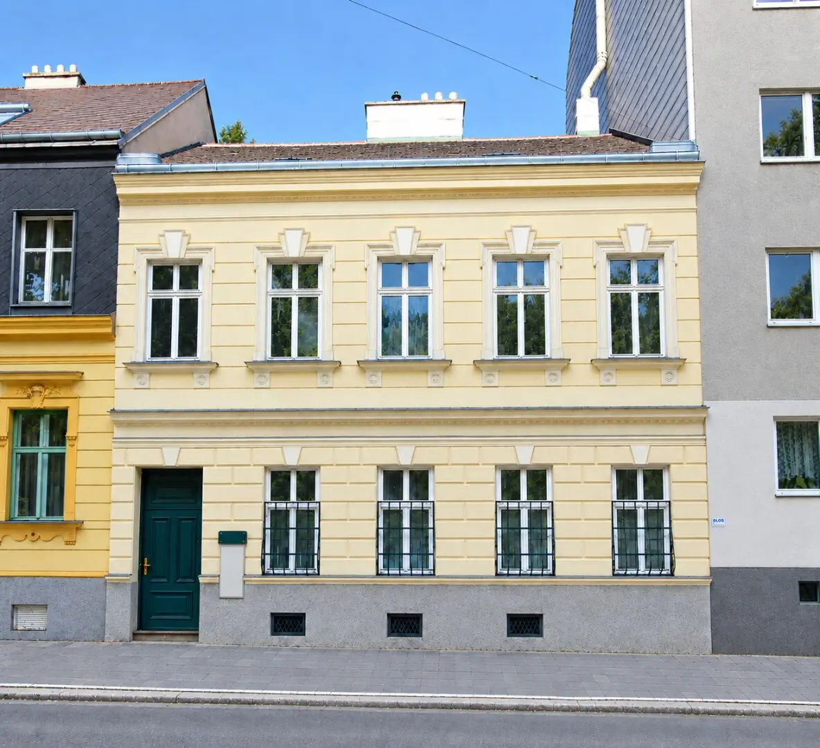 Stylish turn-of-the-century manor house with quiet inner courtyard garden in Döbling