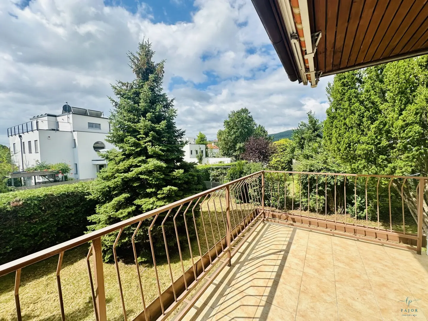 Great corner plot, side alley location with single-family house in need of renovation - Perchtoldsdorf