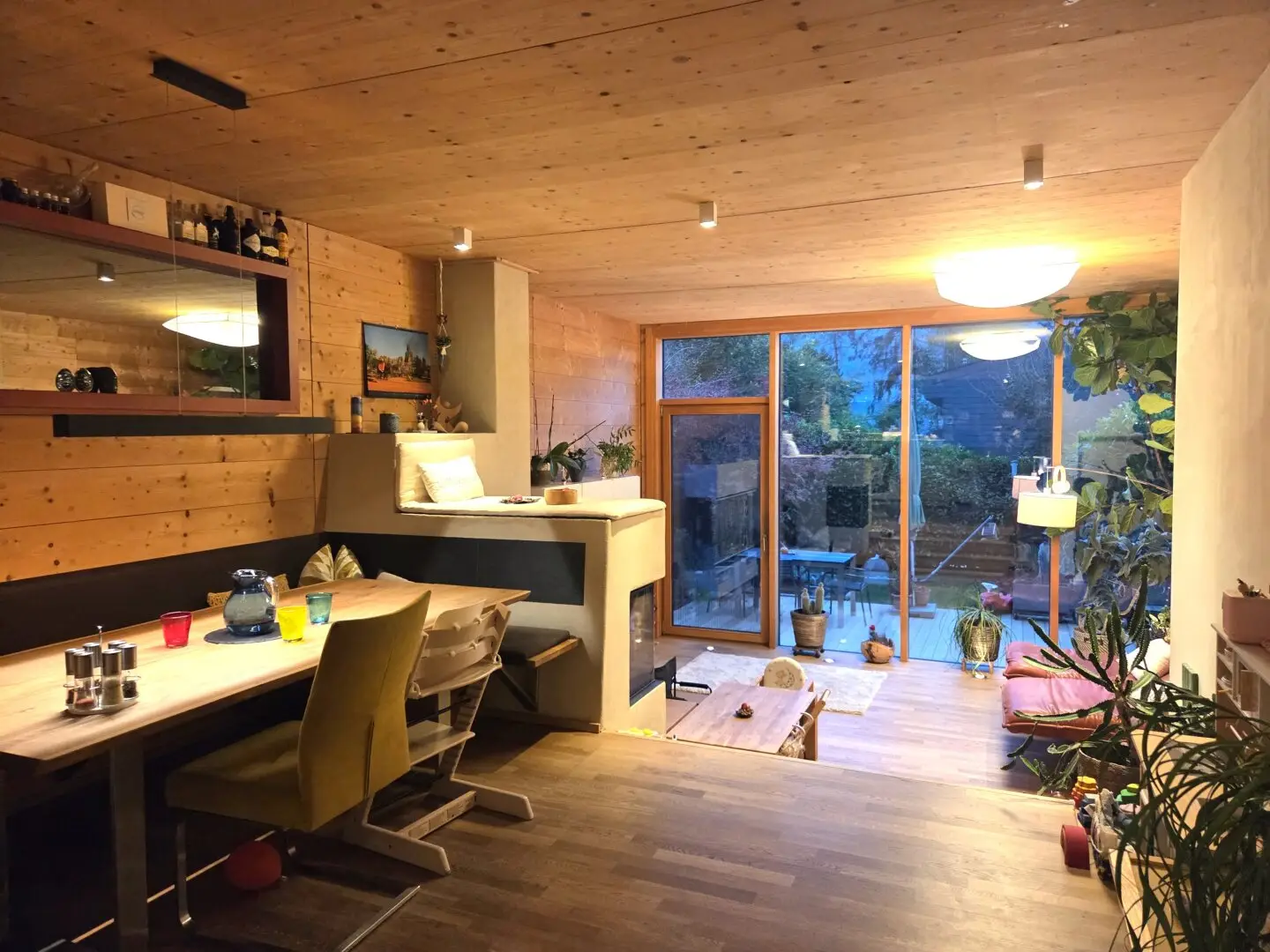 Essbereich + Wohnraum