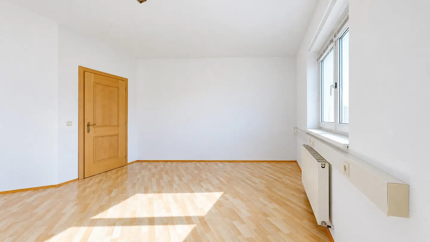 Büro – Blick zur Eingangstür